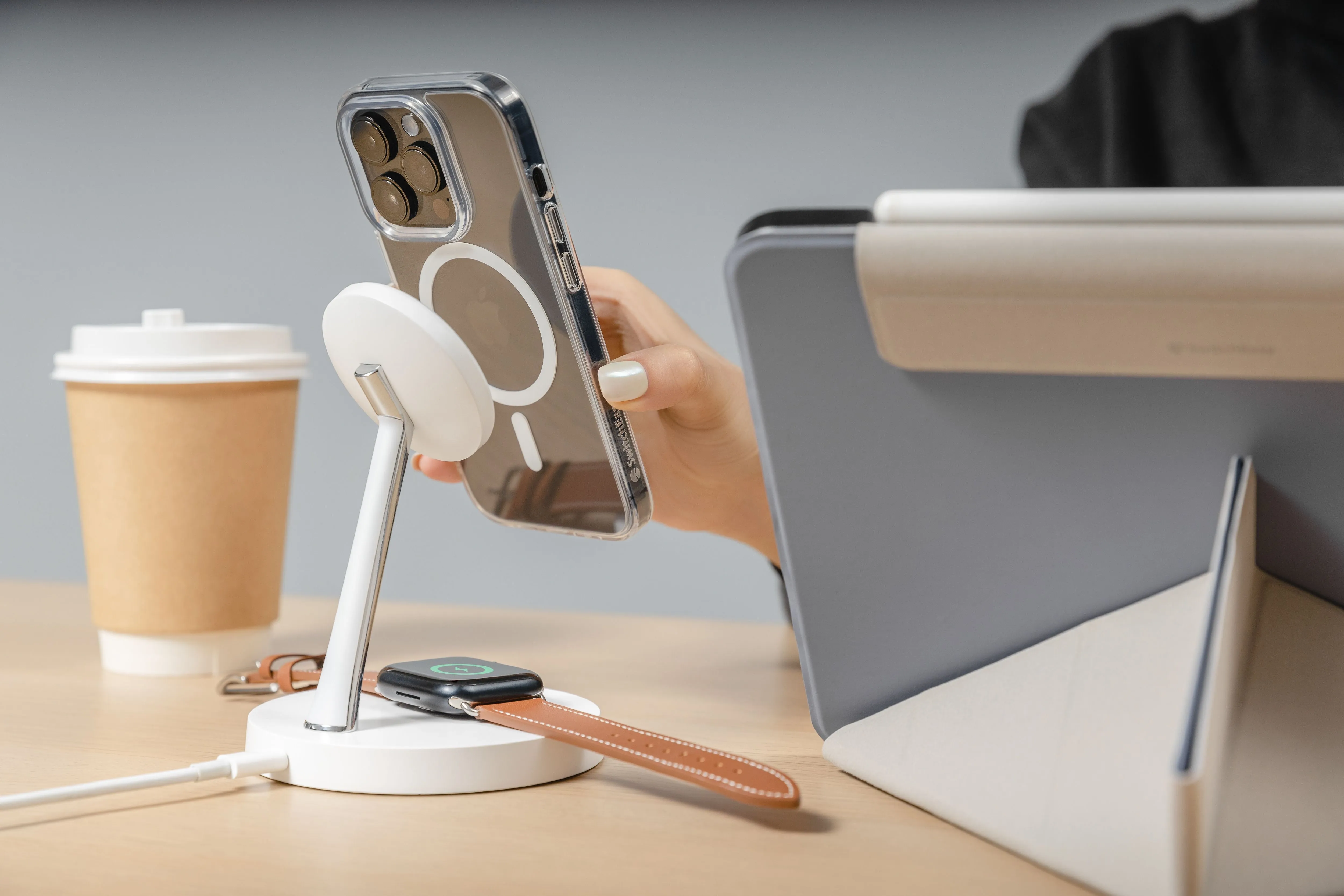 SwitchEasy MagPower 2-in-1 Magnetic Wireless Charging Stand