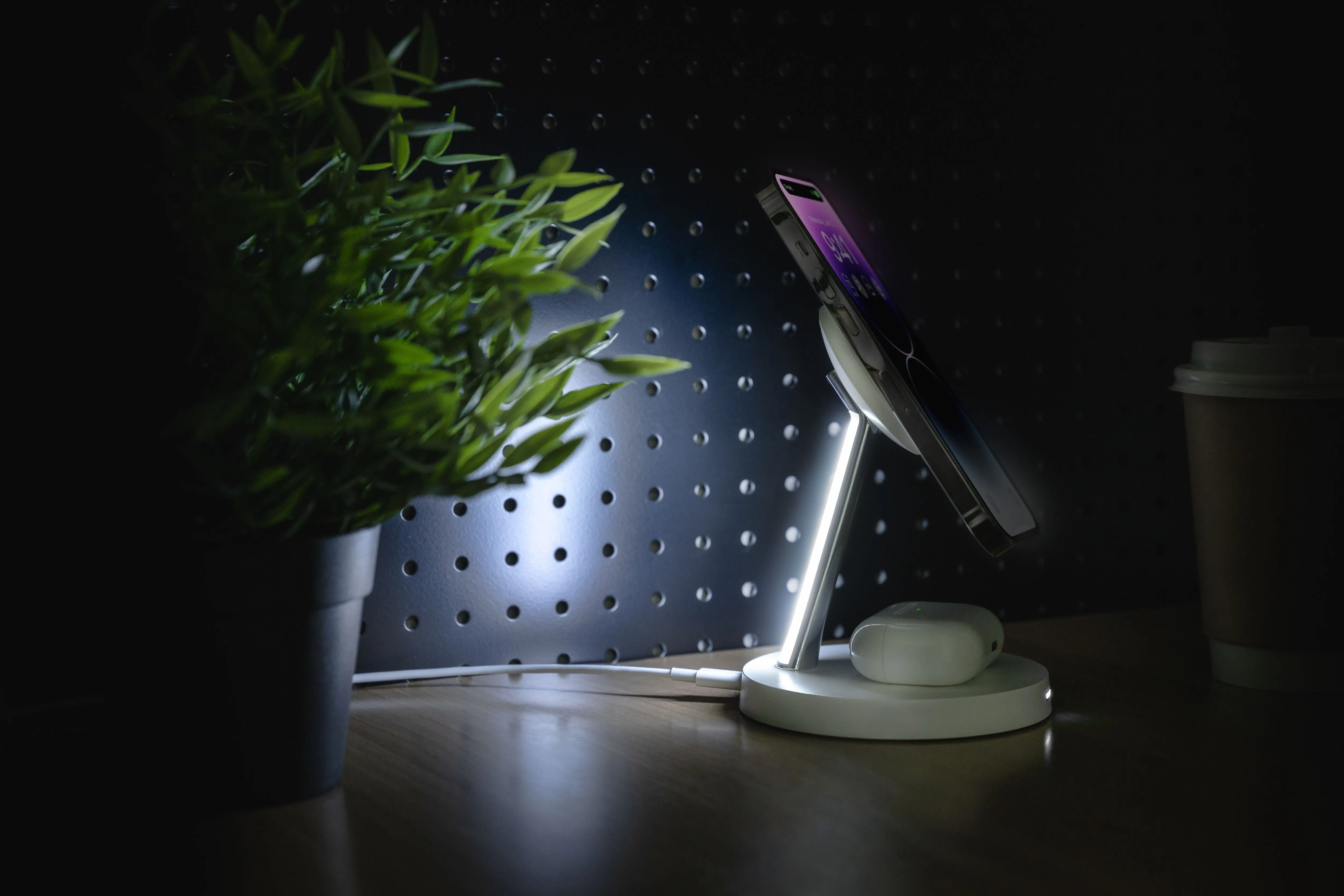 SwitchEasy MagPower 2-in-1 Magnetic Wireless Charging Stand